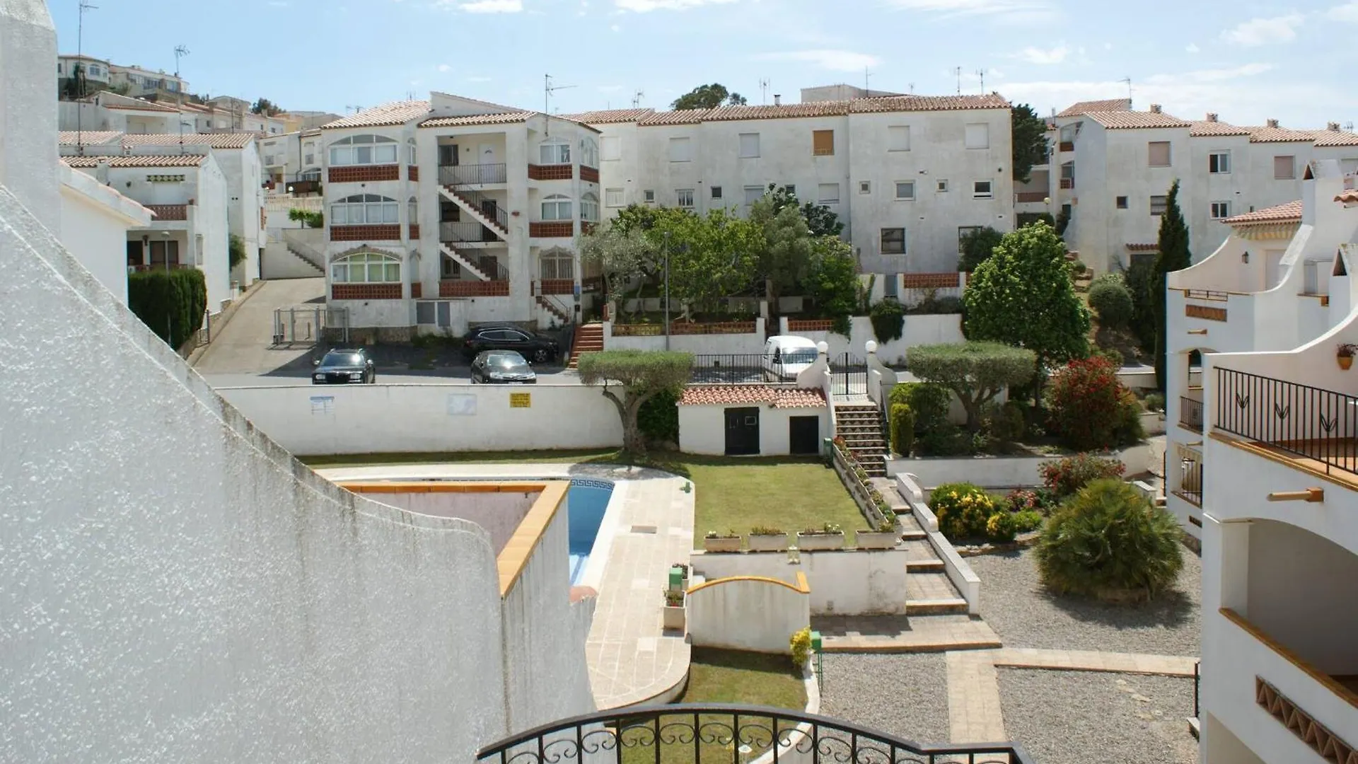 Holiday home Apartamento En Roses Parking Y Piscina Comunitaria Av-54